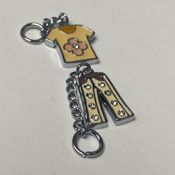 🎈Sale 🎈2 for $10 cute charm outfit this counts as one $10 choice phone purse - Picture 1 of 8